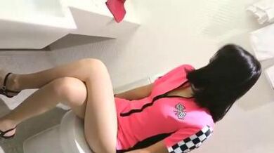 推特极品黑丝母狗 猫猫碎冰冰 最新付费视频流出 油亮肉丝足交喷汁 丝袜塞逼高潮狂抖！