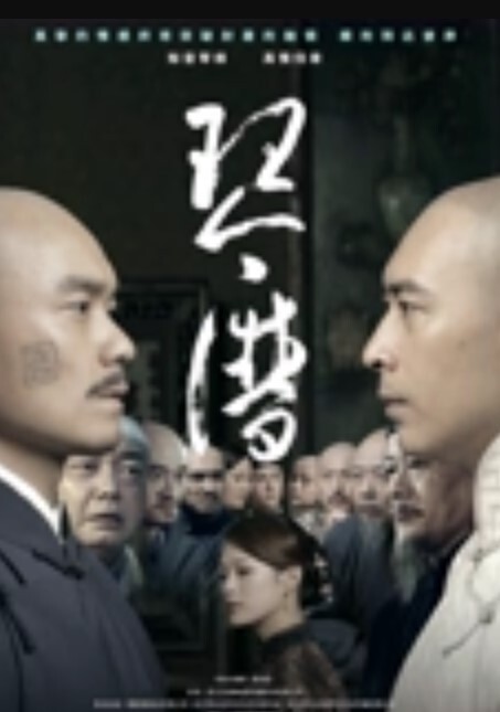 破解家庭摄像头监控偷拍跟父母睡一个炕上的年轻小夫妻在父母旁边女的帮老公摸鸡巴男的给女的摸逼调情啪啪 - 女老师系列