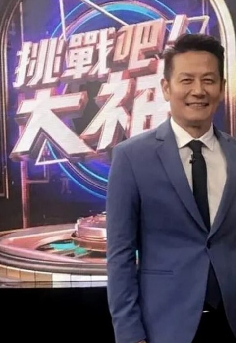 一群男女多人群P淫乱大战名场面大屌埋头深喉轮流骑上来操旁边妹妹观众扛起双腿狠干 - 女老师系列
